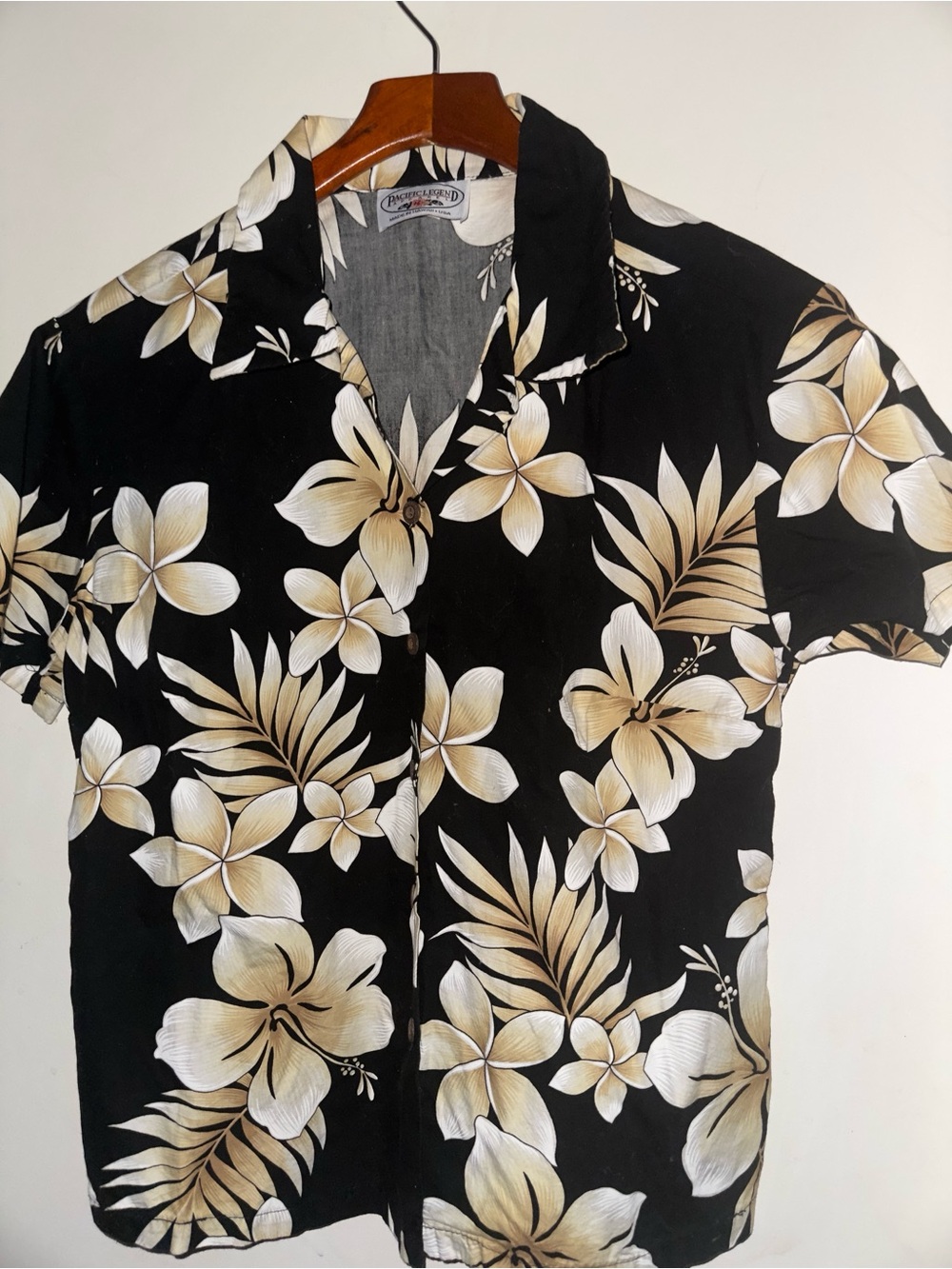 Black Floral Button-Down Hawaiian Shirt - Classic Resort Style